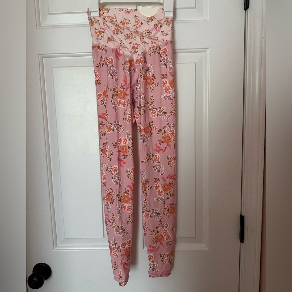 NWT! Aerie Crossover Leggings! Size Small!